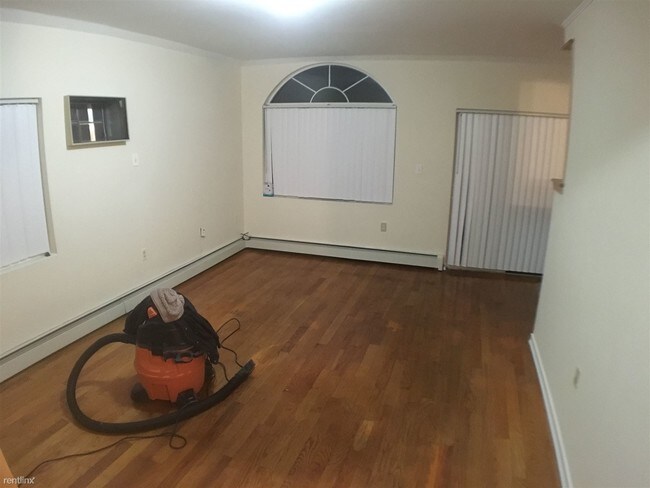 Foto del edificio - 2543 82nd St