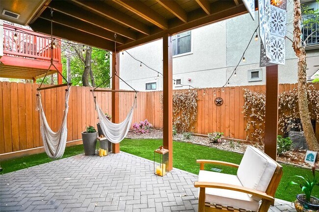 Building Photo - 598 Bomar St