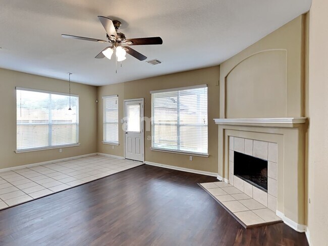 Foto del edificio - 15742 Flagstone Walk Way