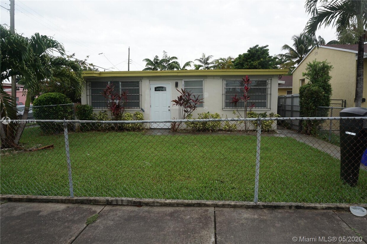 Primary Photo - 2700 SW 33rd Ct