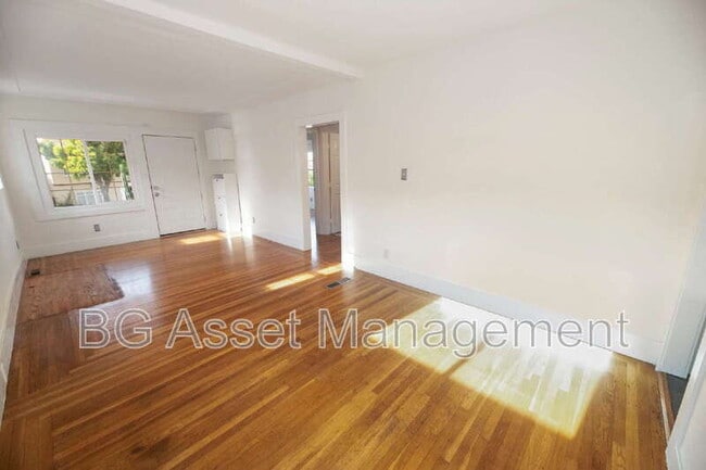 Foto del edificio - 5524 Shattuck Ave.