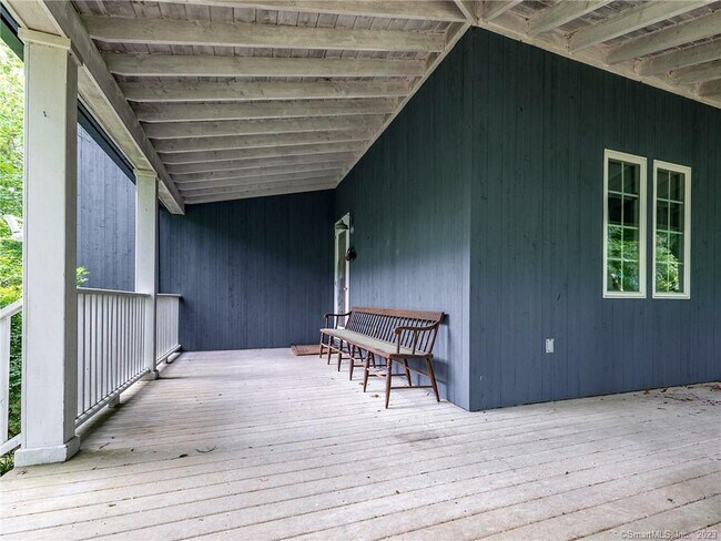 Foto del edificio - 23 Nettleton Hollow Rd
