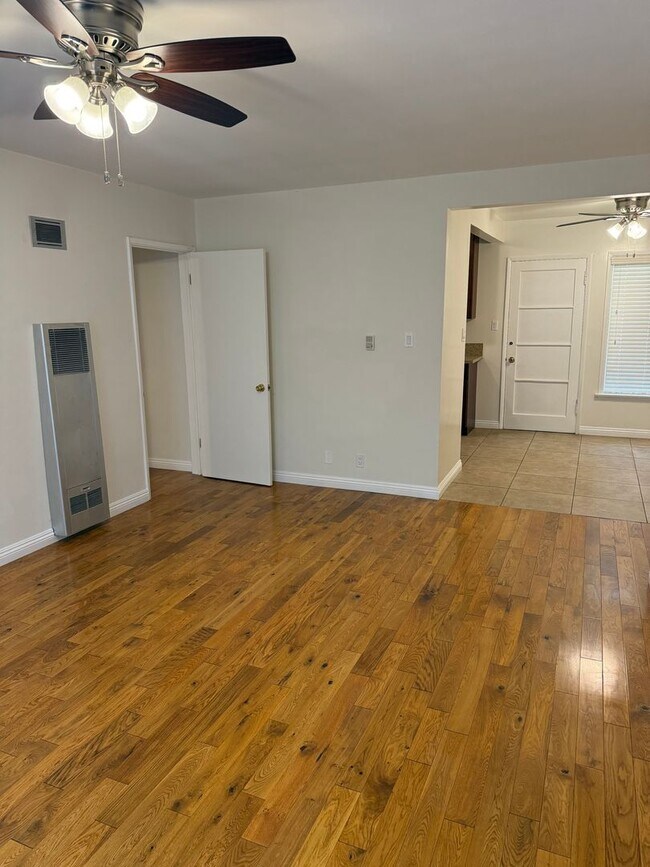 Foto del edificio - 180 S Mountain View Ave