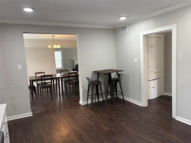 Foto del edificio - 3711 Eagle St