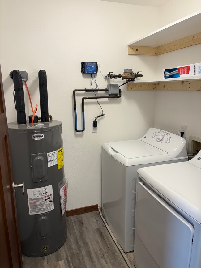 Laundry Room - 815 Meadowview Ln