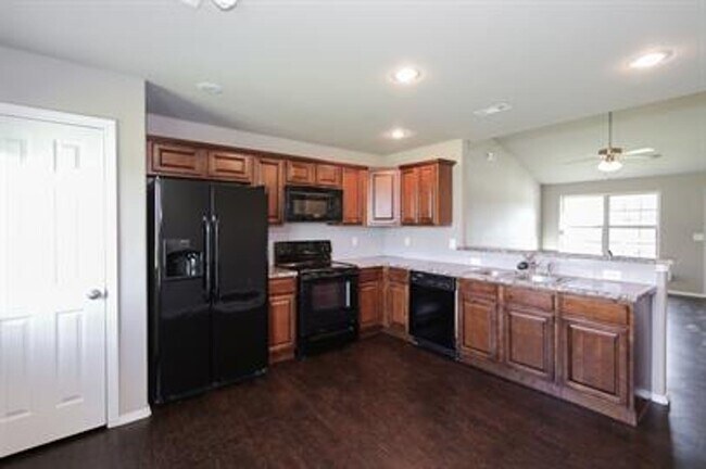 Building Photo - Fantastic House Located in East Fayetteville!