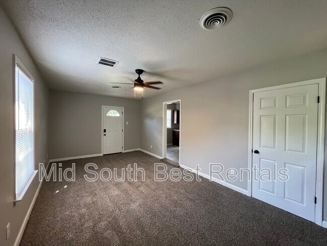 Foto del edificio - 1609 Haywood Ave