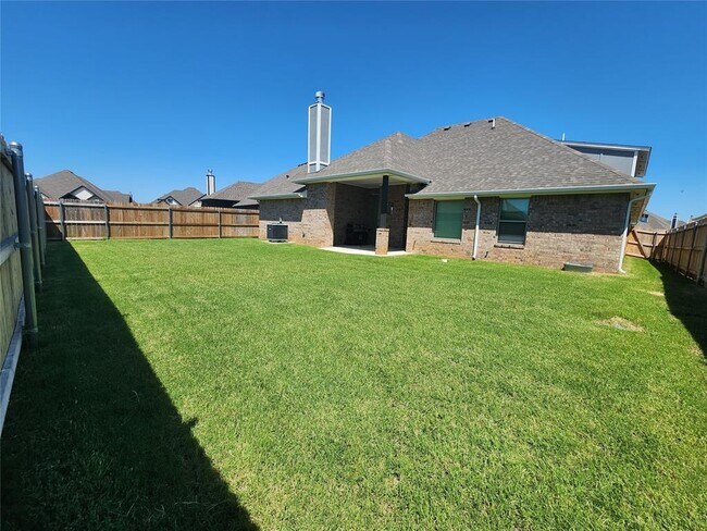 Foto del edificio - 16013 Dahlia Rd