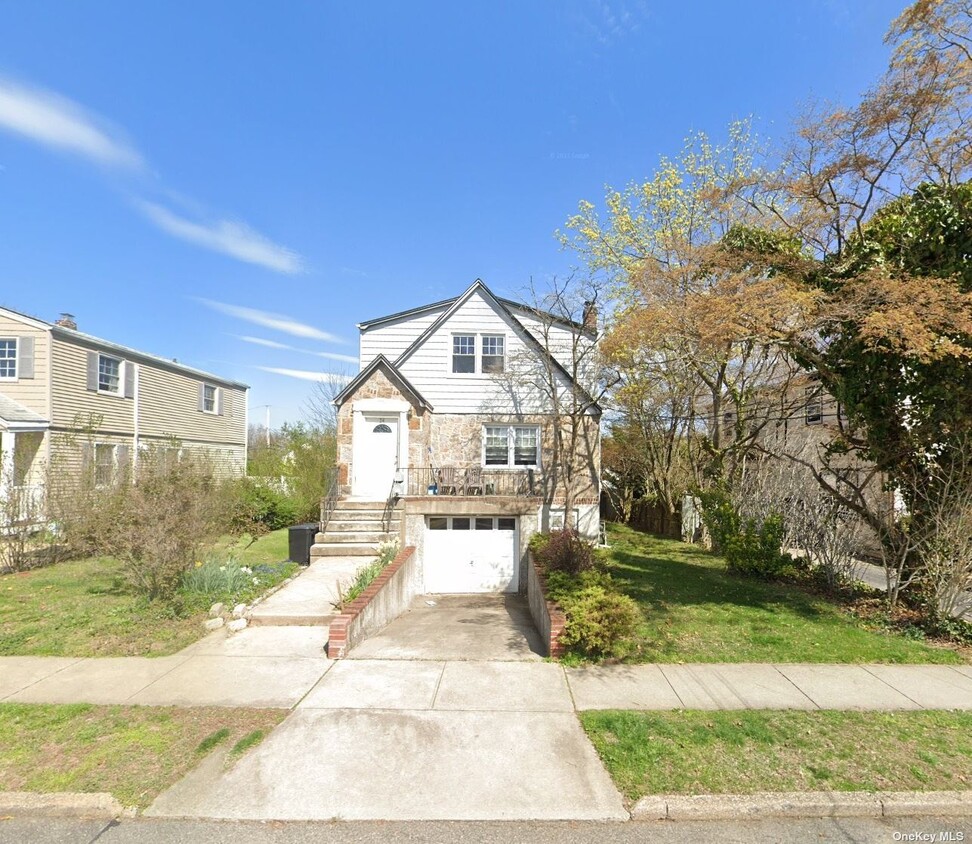 Primary Photo - 24 Marwood Rd S