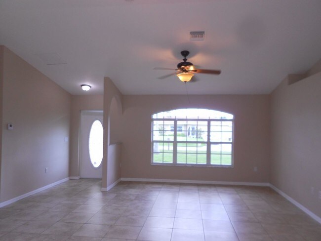 Building Photo - 413 SW 43rd Ter