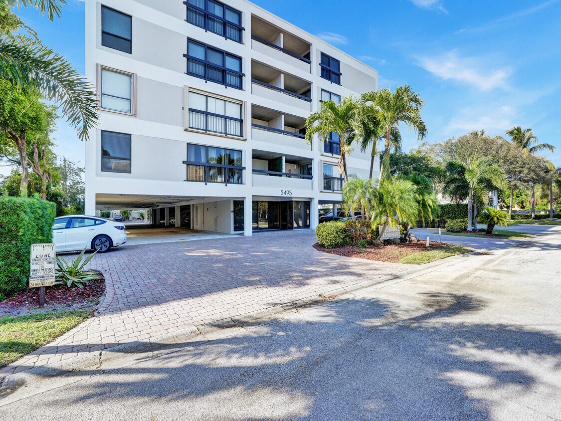 Foto principal - 5495 NE 25th Ave