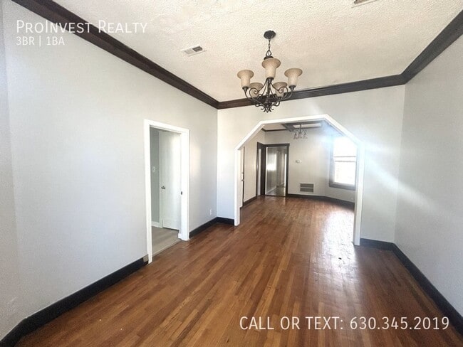Building Photo - 4356 S Wells St