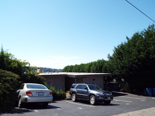 Foto del edificio - Discover Vibrant Living: Spacious & Update...