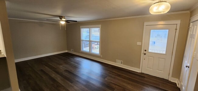 Building Photo - 403 Leola Dr