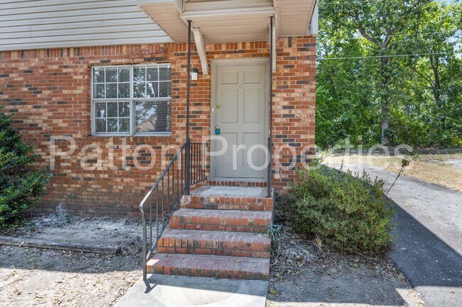 Building Photo - 13-14 Ashley Place - Outside CoC - R19205-...