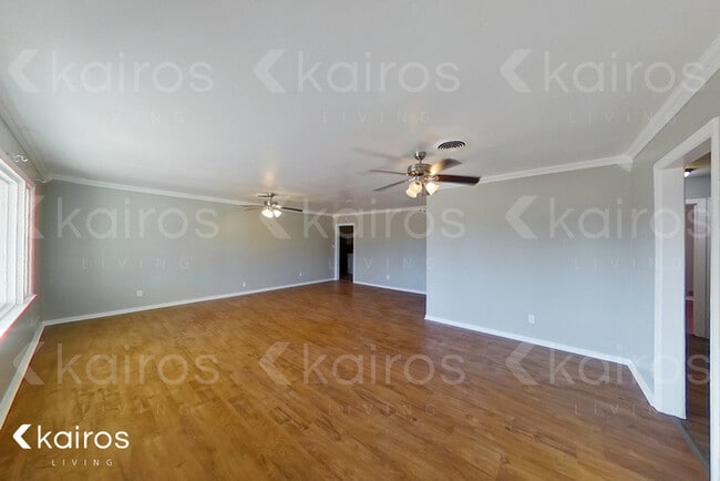 Building Photo - 2813 James Louis Dr