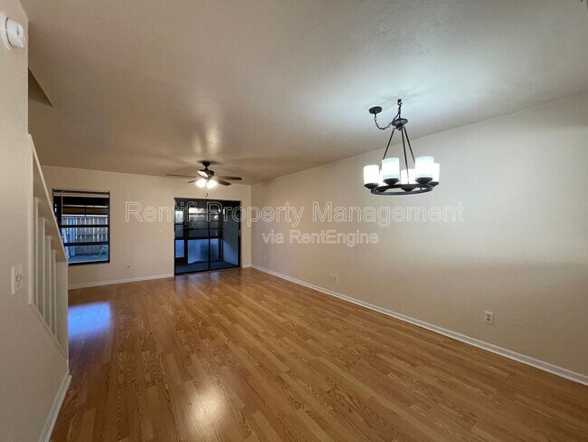 Building Photo - 2131 Crystal Dr