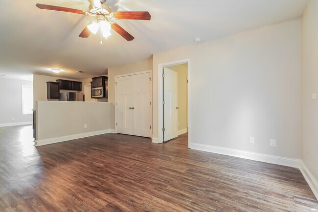 Foto del edificio - 177 Colony Park Ln