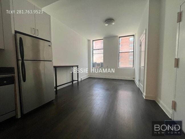 Building Photo - 957 Second Ave -3