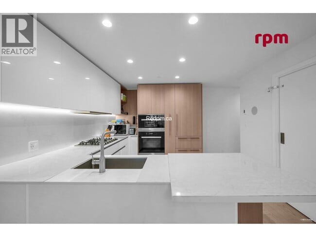 Building Photo - 6833-6833 Pearson Wy