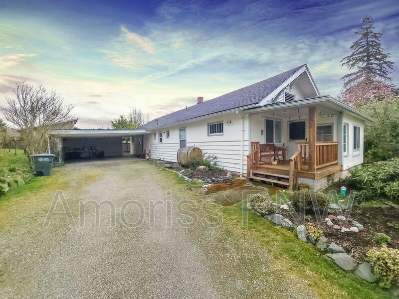 1009 Iris St Unit B, Milton, WA 98354 Condo for Rent in Milton, WA