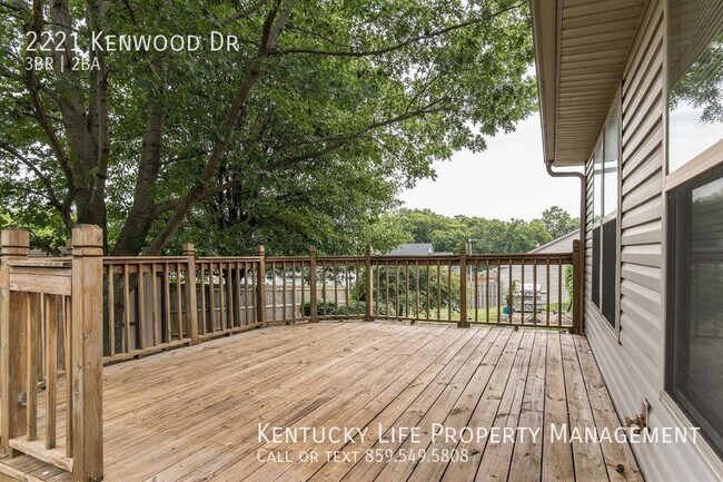 Building Photo - 2221 Kenwood Dr
