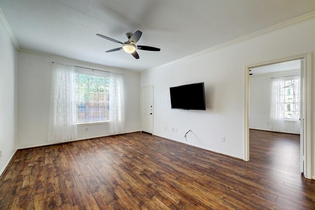 Building Photo - 2255 Braeswood Park Dr