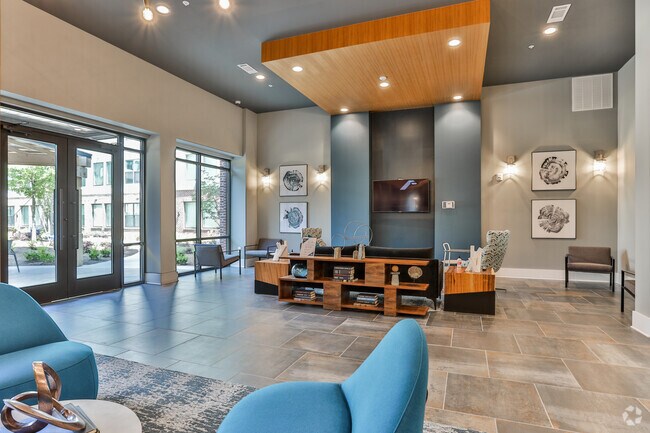 Salón del club - Entra West End