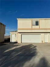 Building Photo - 331 Phyllis Dr