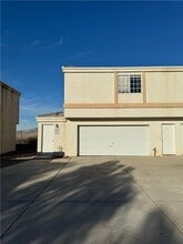 Building Photo - 331 Phyllis Dr