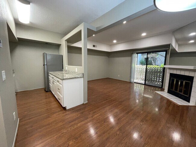 Foto del edificio - Bright Spacious Downstairs 1 bedroom 1 bat...