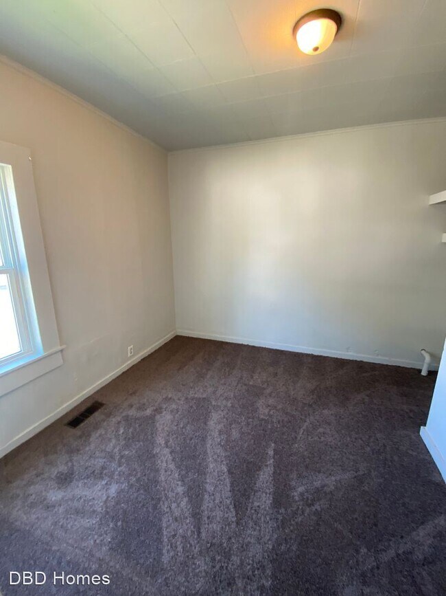 Building Photo - 3 br, 1 bath House - 1019 Pape Ave