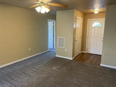 Foto del edificio - 2 bed / 1 bath ground-floor apartment in a convenient location in west Boise