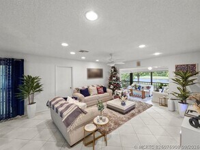 Building Photo - 9286 Vista Del Lago