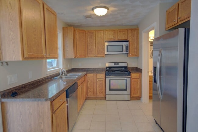 Building Photo - SL POS713