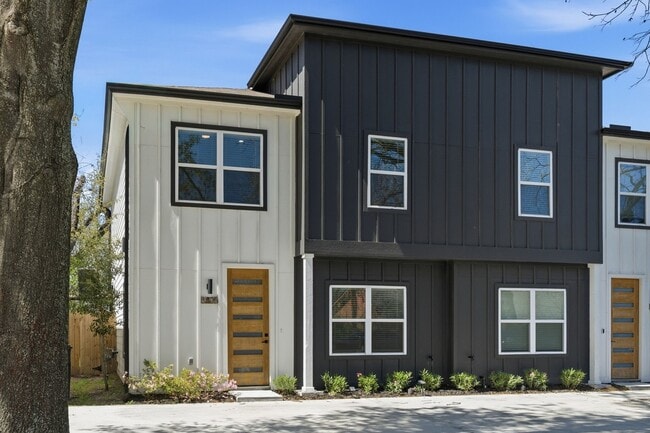 Building Photo - 8805 Parkway Dr