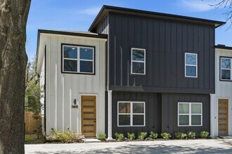 Building Photo - 8805 Parkway Dr