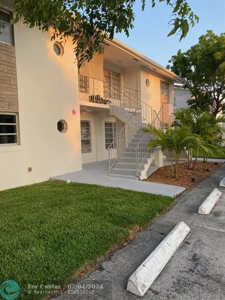 Foto del edificio - 1100 NE 23rd Terrace