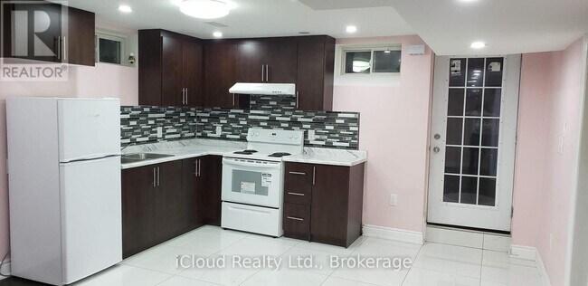 Photo du bâtiment - 1428 Samuelson Cir