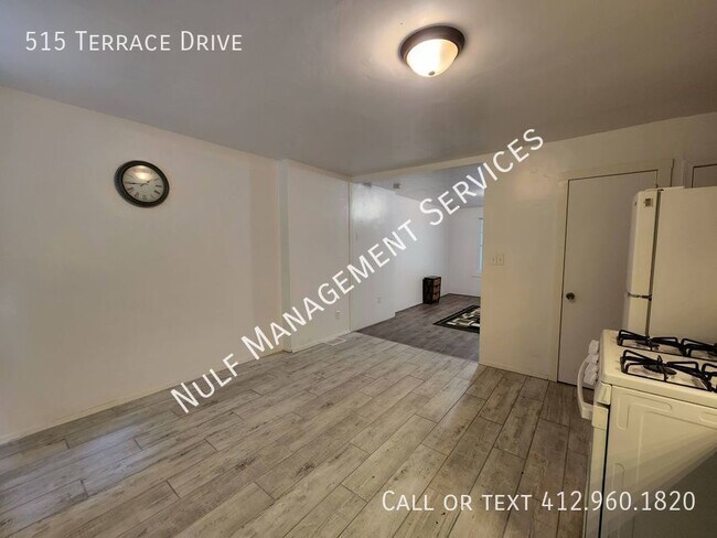 Building Photo - 2 Bed, 1 Bath unit in Harmar
