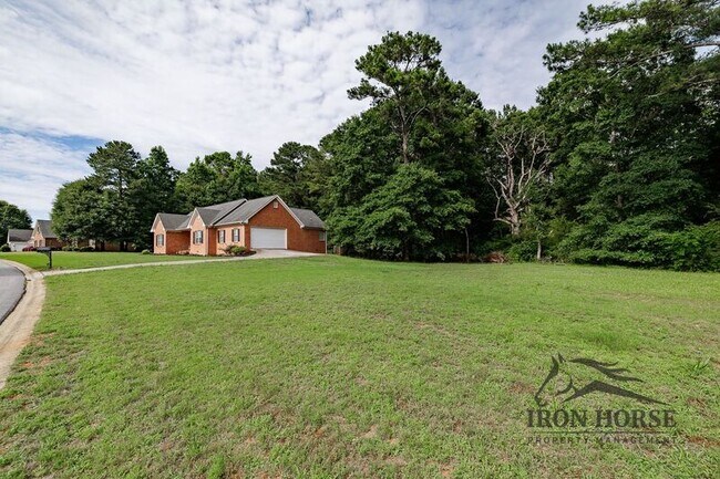 Building Photo - 411 Timber Creek Dr