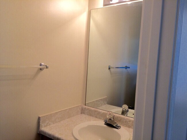 Building Photo - 713 Asbury Way