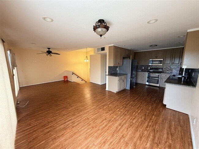 Foto del edificio - 1008 Clayton Nolen Dr