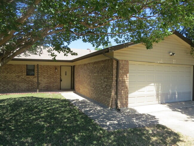 Building Photo - 519 Myra Lou Ave