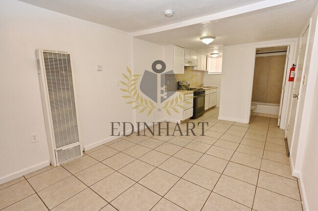 Foto del edificio - 3643 E Dwight Way