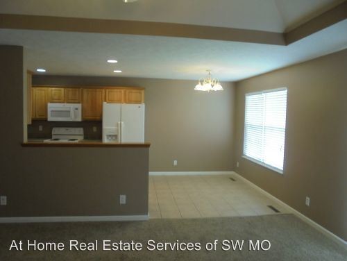 Building Photo - 304 Excalibur Ct