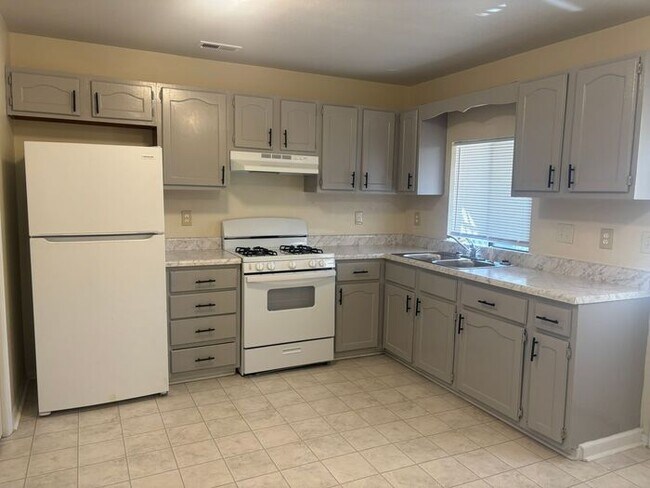 Foto del edificio - 2823 Breezewood Ave