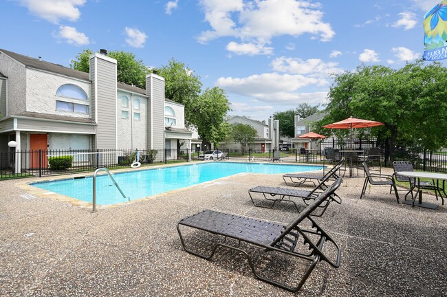 Espectacular piscina - Townhome Apartments