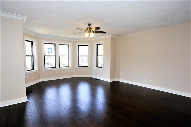 Building Photo - 4445 N Rockwell St