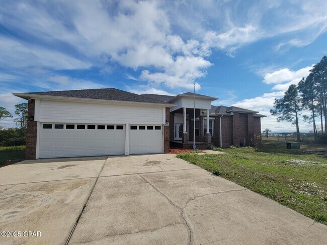 Foto del edificio - 7327 Rodgers Dr